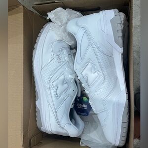 NWT! NEW BALANCE SNEAKERS